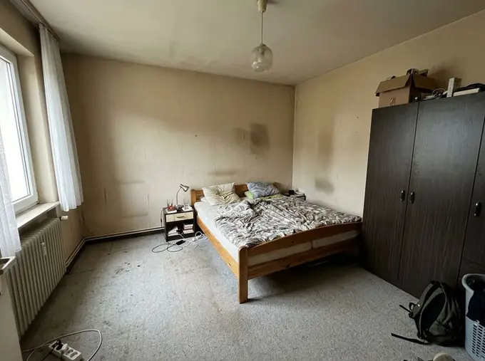 Before: plain, older bedroom